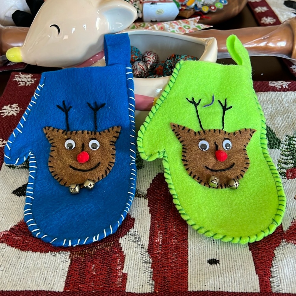 Handmade felt reindeer mittens / gloves